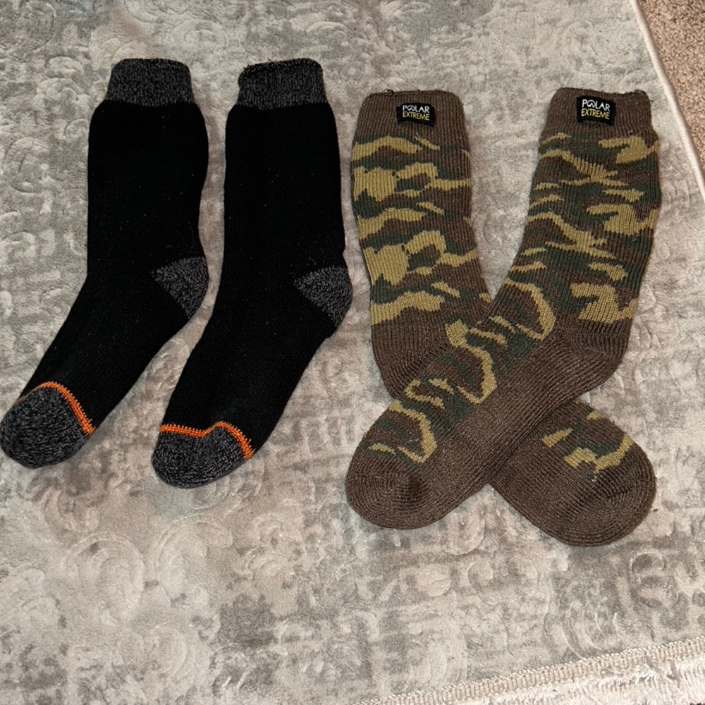 Super cold temp socks ! Keeps feet warm in negative! Sold together !